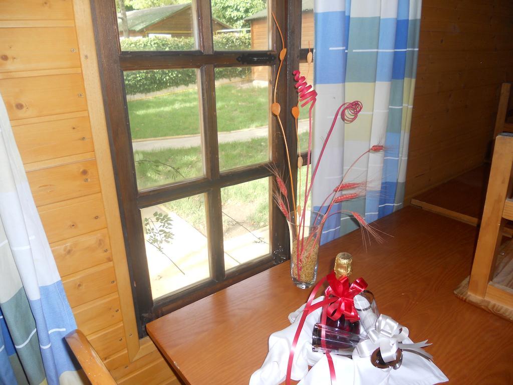 Camping フエンテ・デ・ピエドラ エクステリア 写真
